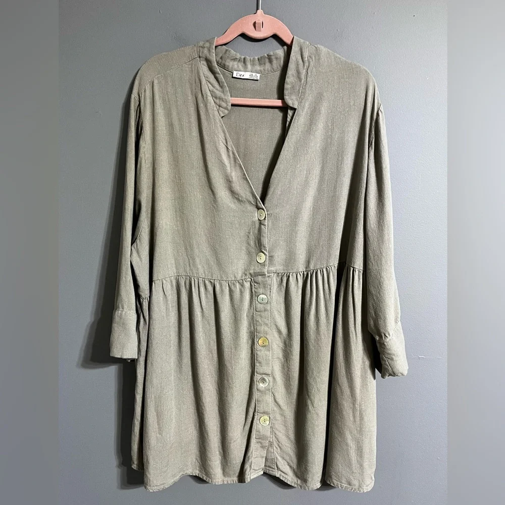 Lovely Dex Plus Garden Leaf
Button Up Tunic Size 3XL - Picture 3 of 6